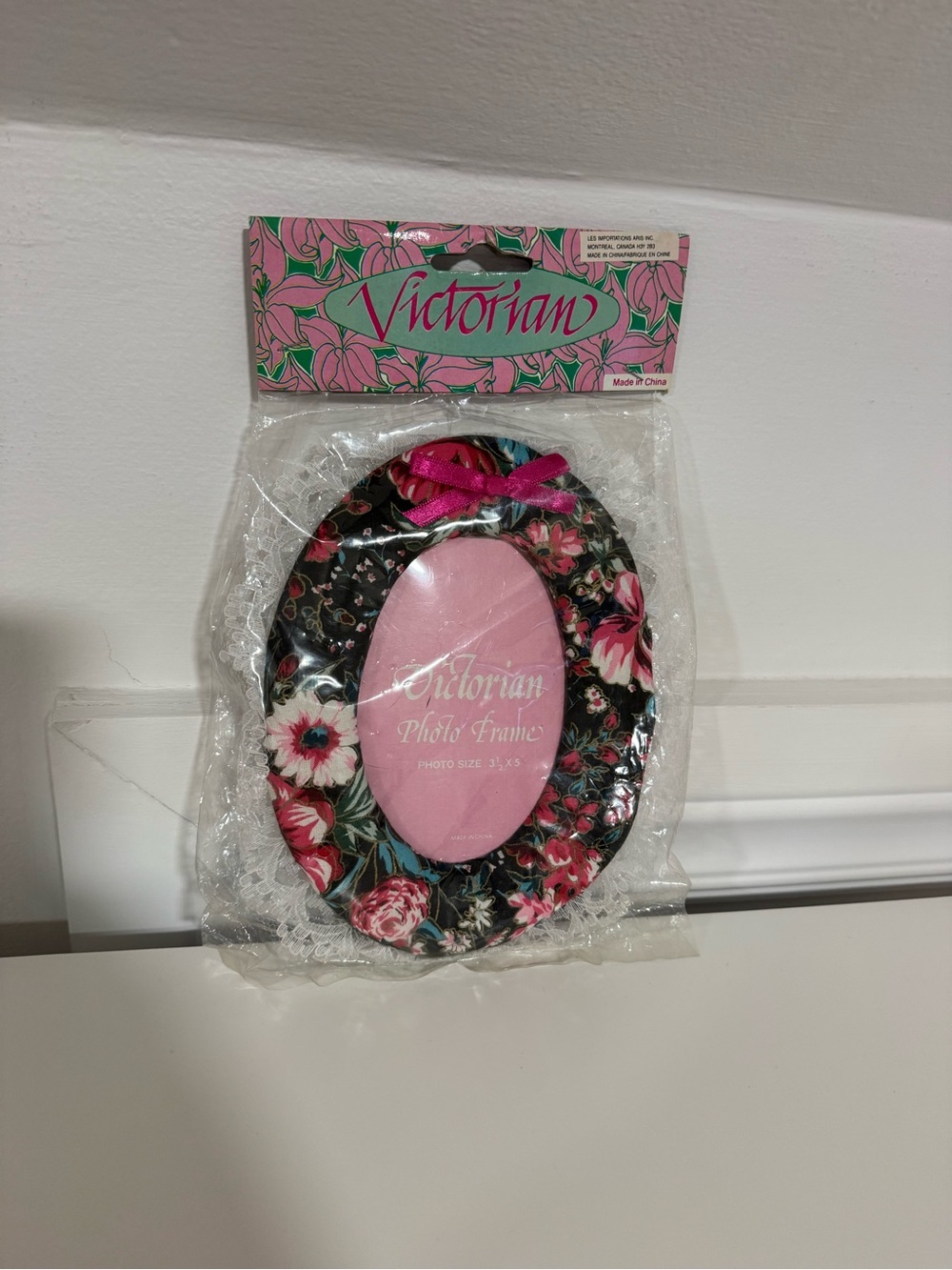 Floral Oval Photo Frame -